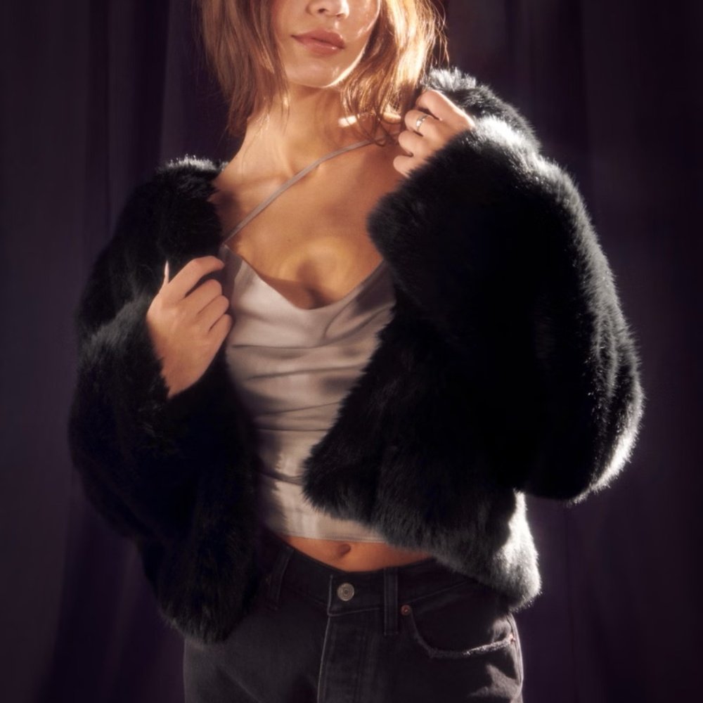 Abercrombie & Fitch Black Plush Faux Fur Cropped Jacket